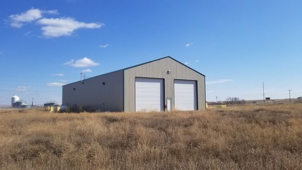RJ Corman-5,000 SQ FT Shop On 10 Acres With Office Trailer : 6011 138th Ave NW, Williston, ND 58801